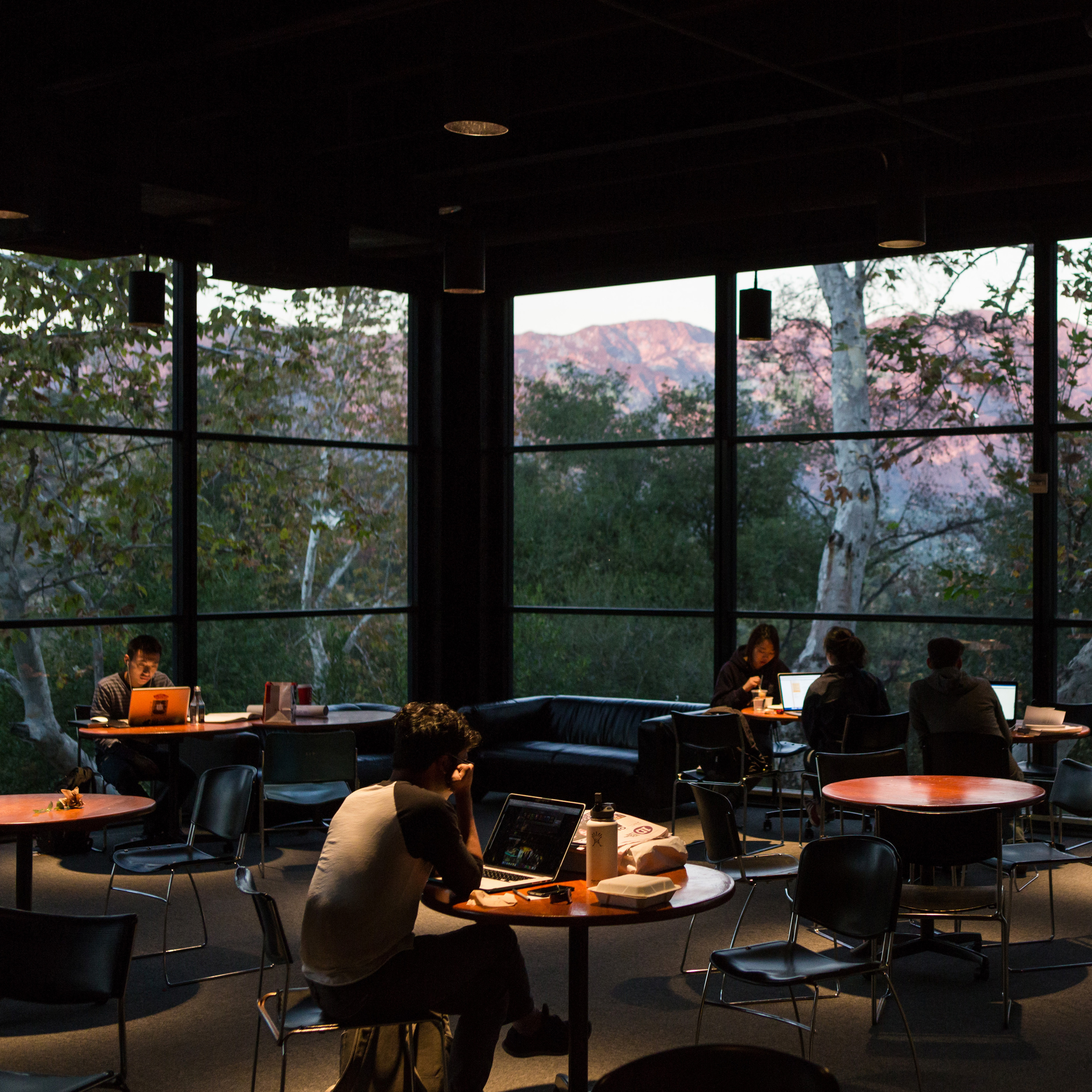 image of the ArtCenter hillside cafeteria